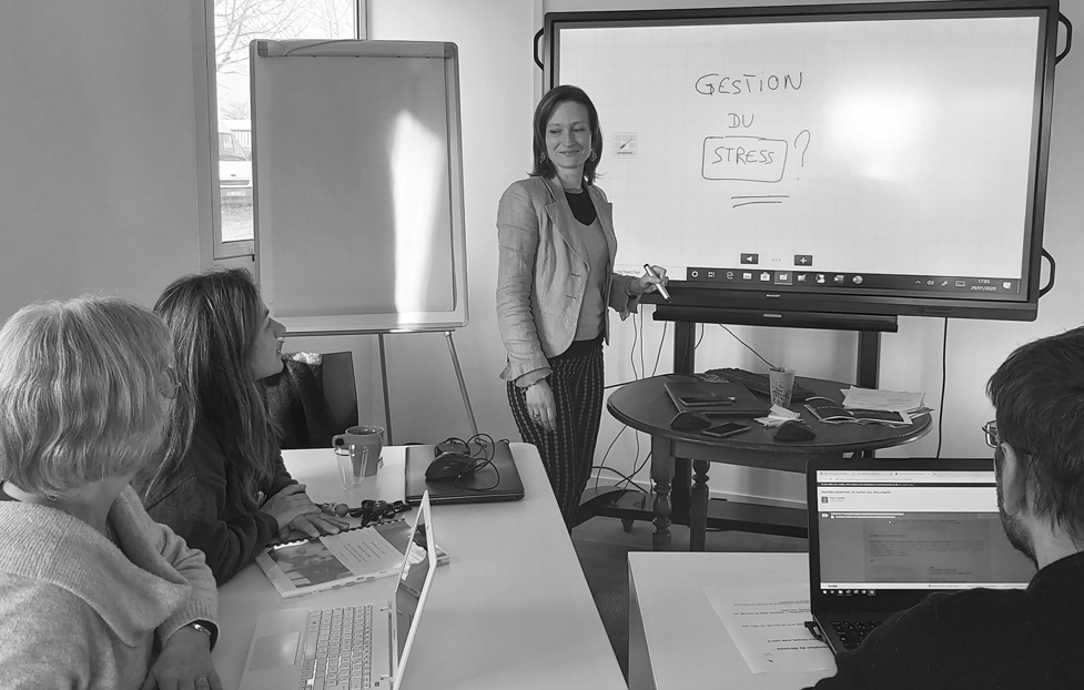 Le coach en transition professionnelle apporte méthodologie, soutien et expertise pour transformer un changement de carrière en véritable opportunité de développement.
